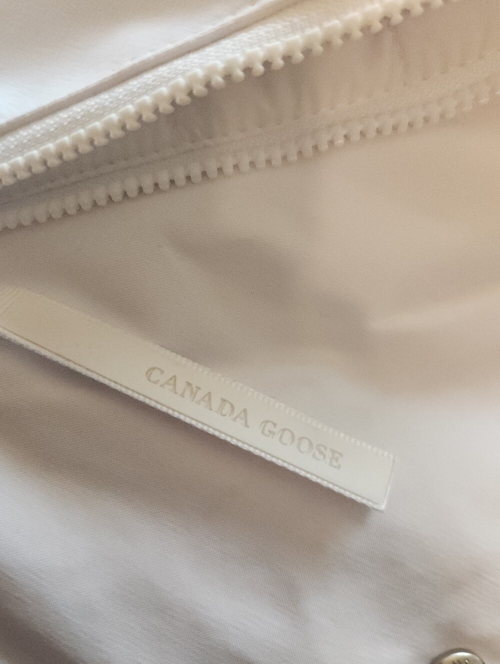CANADA GOOSE Mini Waist Pack White NEW NWT - Picture 11 of 11